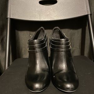 Fioni clothing black ankle booties